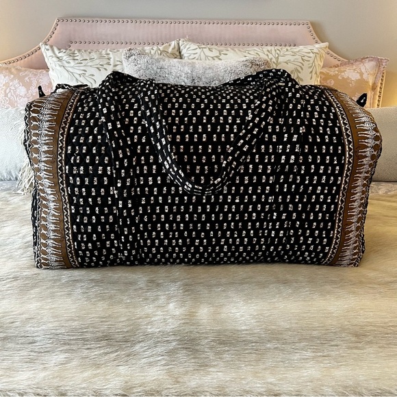 Vintage VERA BRADLEY Zebras 2001 XL Duffle Bag Black Brown Cream Travel Quilted - Picture 7 of 14